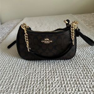 Teri shoulder bag in signature canvas
